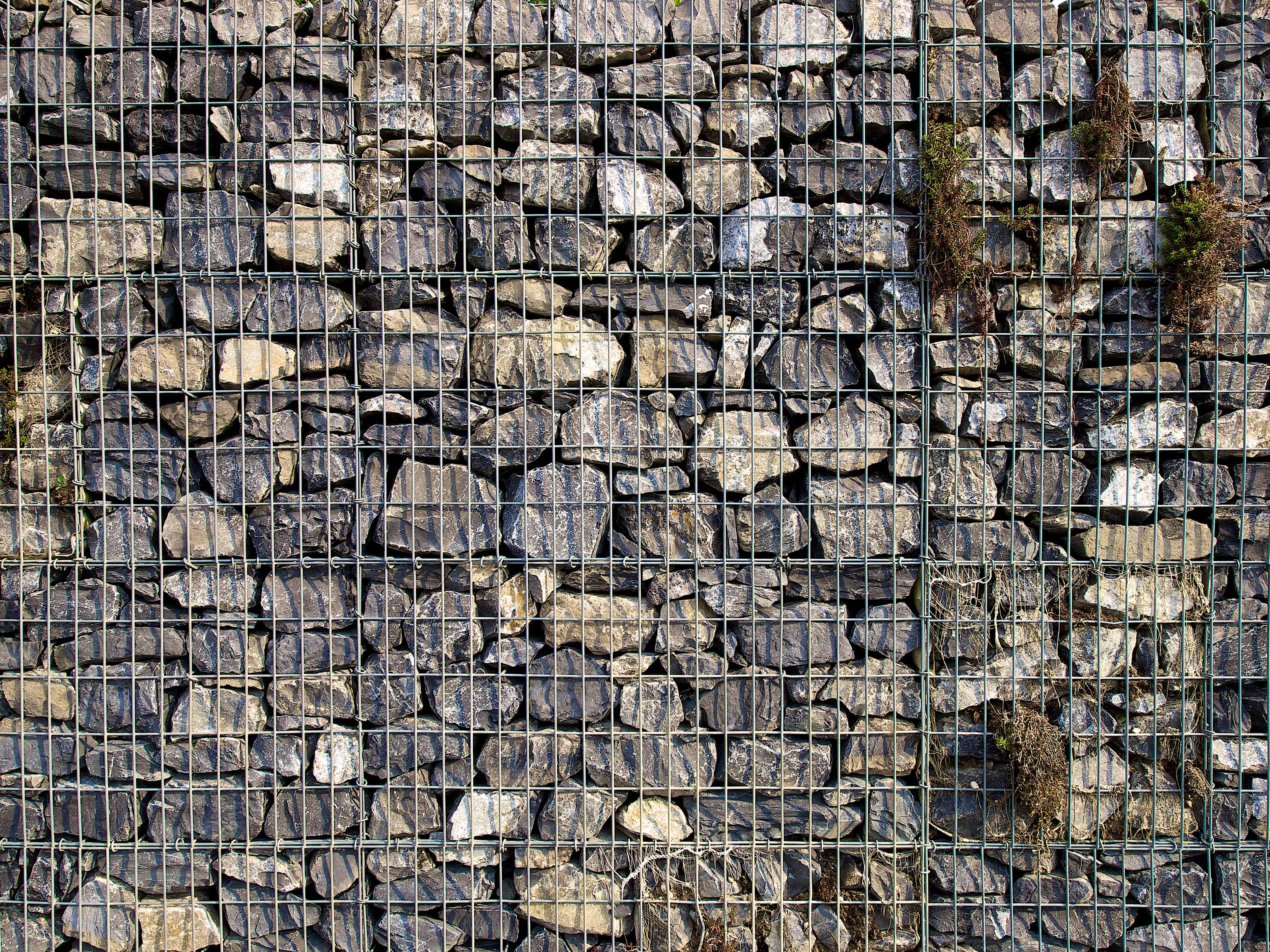 Mur en gabions réalisé le long de la route de Chancy.